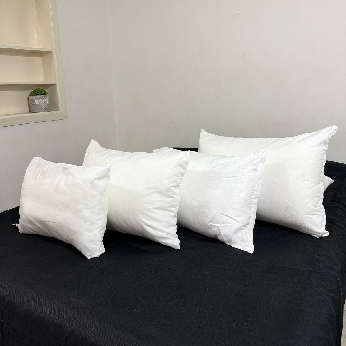 Almohadas siliconadas en una habitación